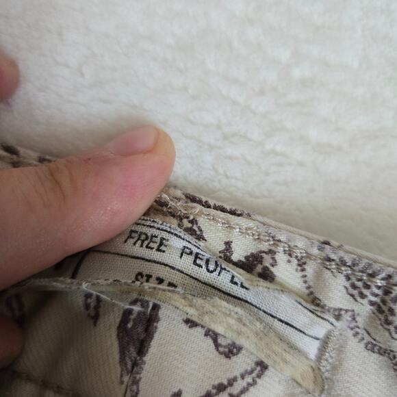Free People Sundial Fun Print Jeans Womens size 26 0693 - Picture 6 of 11